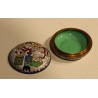 Boite cloisonnée décor de lettrés, fond blanc