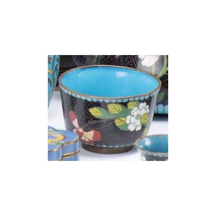 Paire de coupes cloisonnées décor de fleurs
