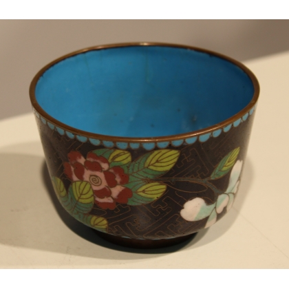 Paire de coupes cloisonnées décor de fleurs
