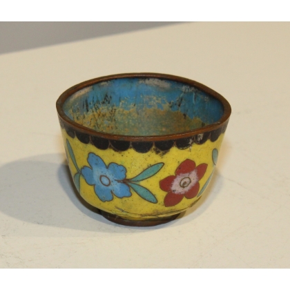 Coupe cloisonnées décor de fleurs, fond jaune