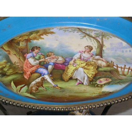  Table ovale, pieds laiton. sur  Moinat SA  - Antiquités décoration