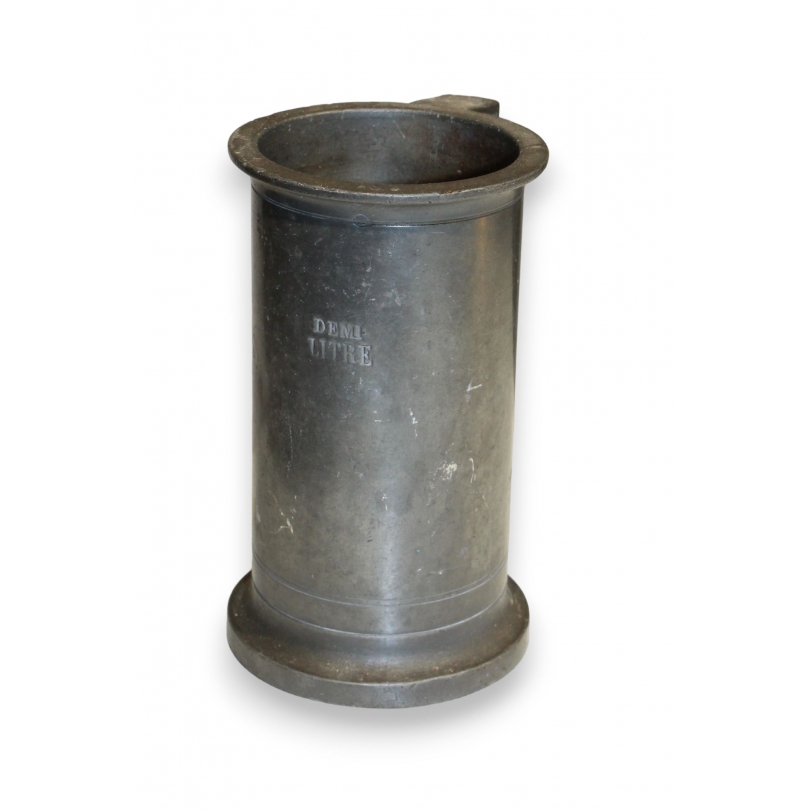 Tin measuring jug, HALF-LITRE