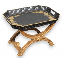 Table-plateau en bois peint noir et or