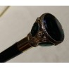 Canne avec pommeau rond doré et émeraude
