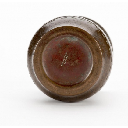 Vase en cuivre martelé par Tiffany Studios