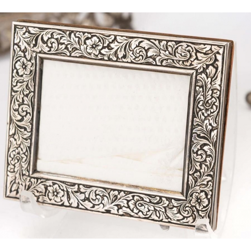 Frame in silver 800 engraved design of flowers