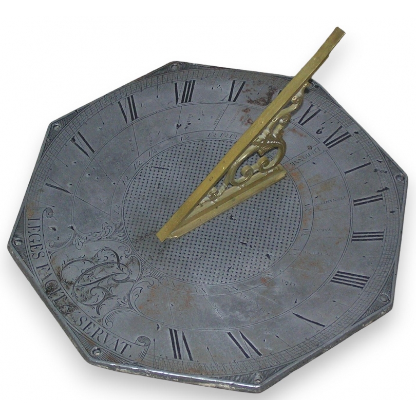 Horizontal sundial. at  Moinat SA  - Antiques and home décor