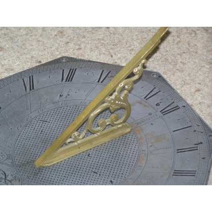 Horizontal sundial. at  Moinat SA  - Antiques and home décor