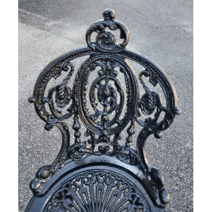 Chaise anglaise en fonte noire