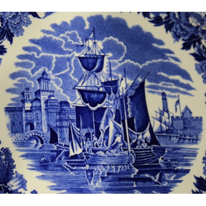 Plat en faïence Wedgwood \"Ferrara of Etruria\"