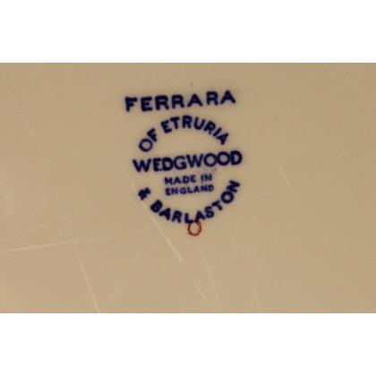 Plat en faïence Wedgwood \"Ferrara of Etruria\"