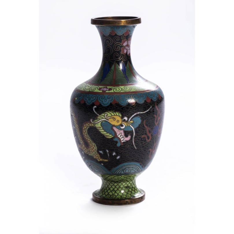 Vase cloisonné décor de dragons sur fond noir