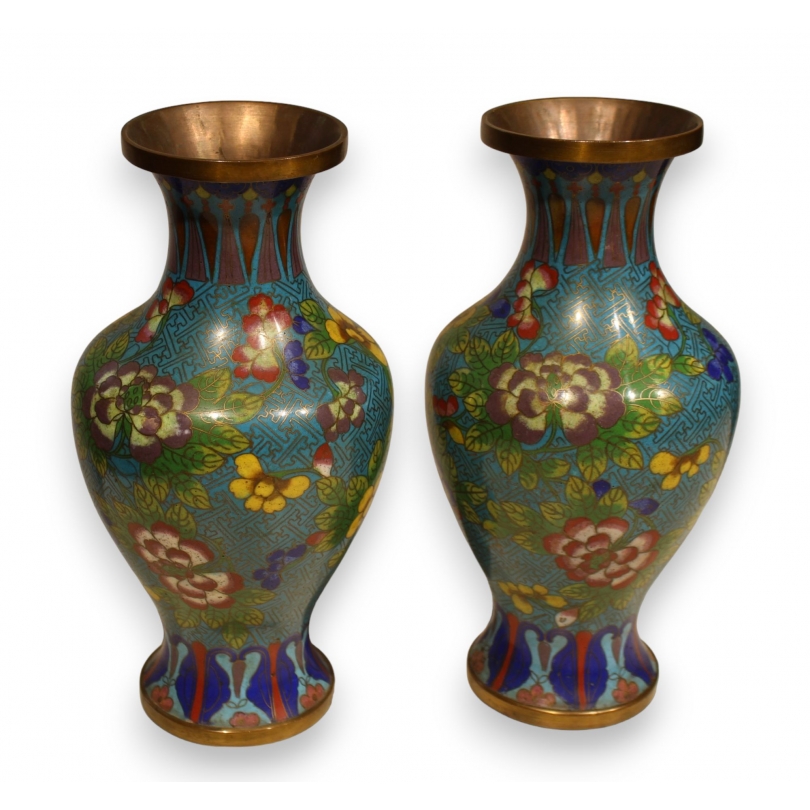 Paire de vases cloisonné décor de fleurs