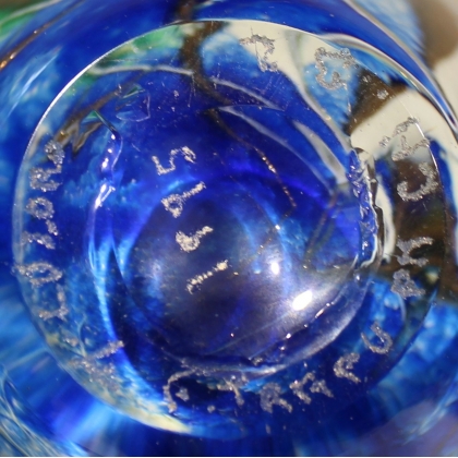 Flacon bleu et vert en verre signé LUZORO 1995