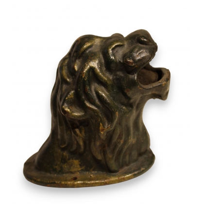 Tête de lion en fonte