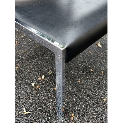 Chaise chrome et simili-cuir noir de Horgen Glarus