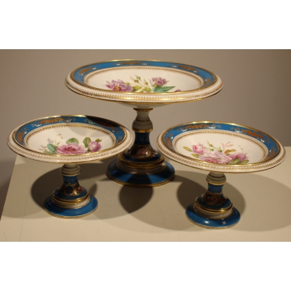 Suite de 3 présentoirs en porcelaine de Paris