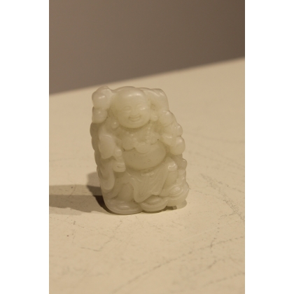 Buddah riant en jade blanche sculptée