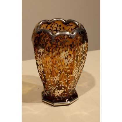 Vase en cristal de Bohème jaune à décor de fleurs