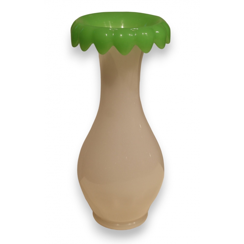 Vase en opaline verte et blanche