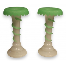 Paire de vases cornets en opaline blanche et verte