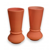 Paire de vases en opaline rose