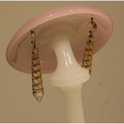 Porte-chapeaux en opaline blanche et rose