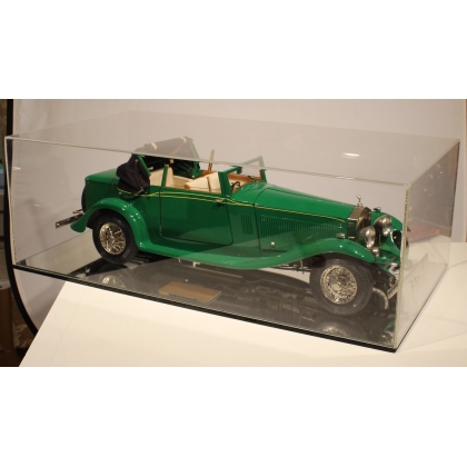 Scale model of a 1933 Rolls-Royce Ambassador