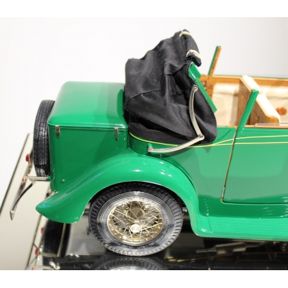 Scale model of a 1933 Rolls-Royce Ambassador