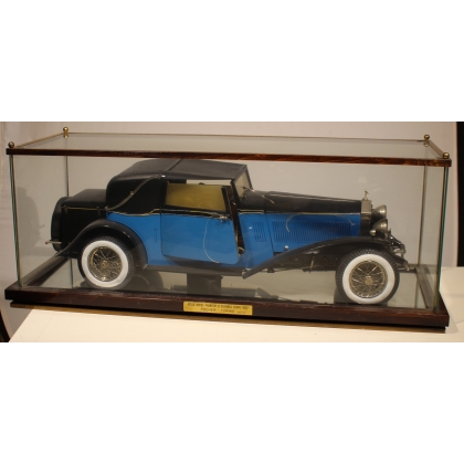 Scale model of the Rolls-Royce Phantom II saloon