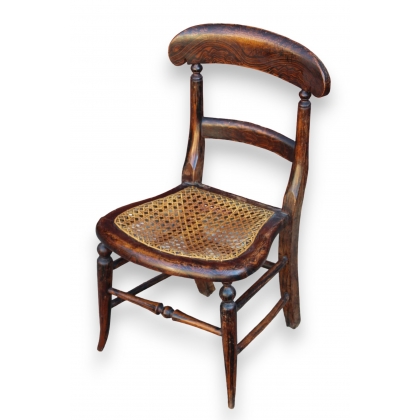 Chaise d\'enfant en chêne, assise cannée