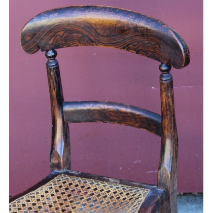Chaise d\'enfant en chêne, assise cannée