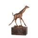 Bronze Girafe courand, socle en marbre noir