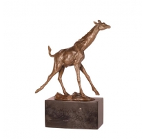 Bronze Girafe courand, socle en marbre noir