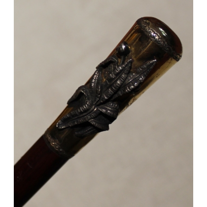 Canne à pommeau en argent doré orné d'une pivoine