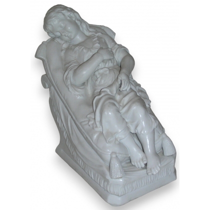 Sculpture "Enfant dormant".