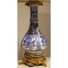 Lampe en porcelaine bleu blanc monture bronze