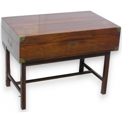 Chest on a tripod. at  Moinat SA  - Antiques and home décor
