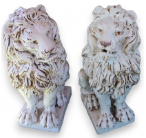 Paire de lions en terre cuite vernissé blanche