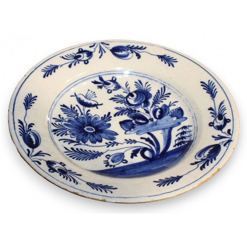 Assiette en faïence de Delft \"Fleurs\"