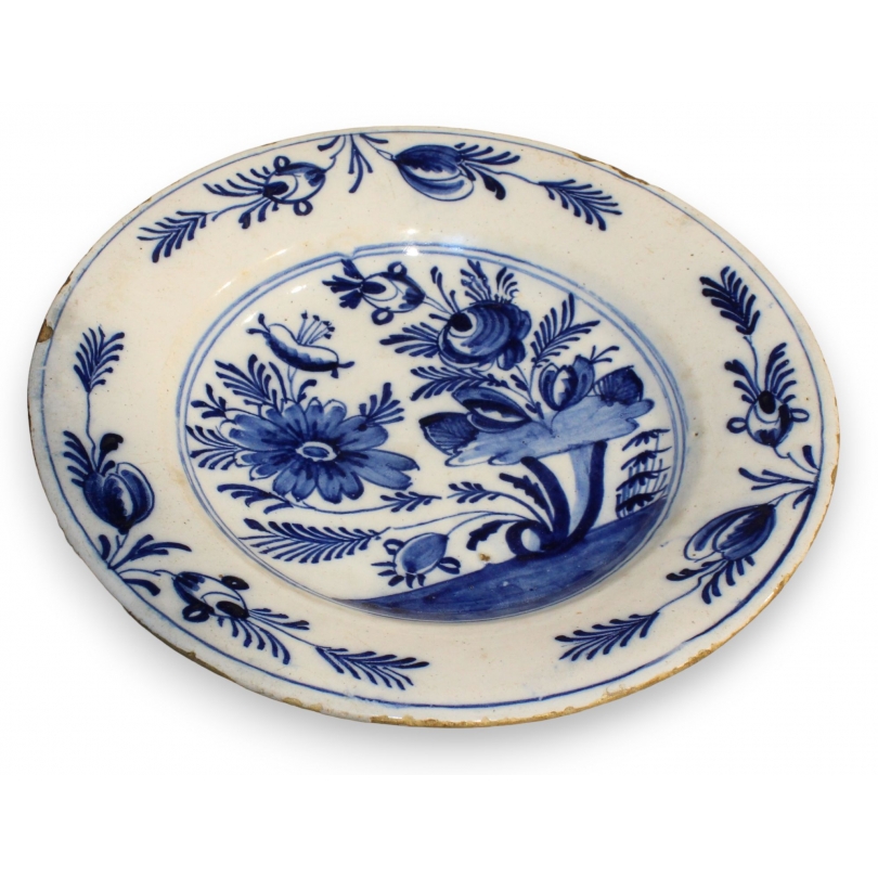 Assiette en faïence de Delft \"Fleurs\"