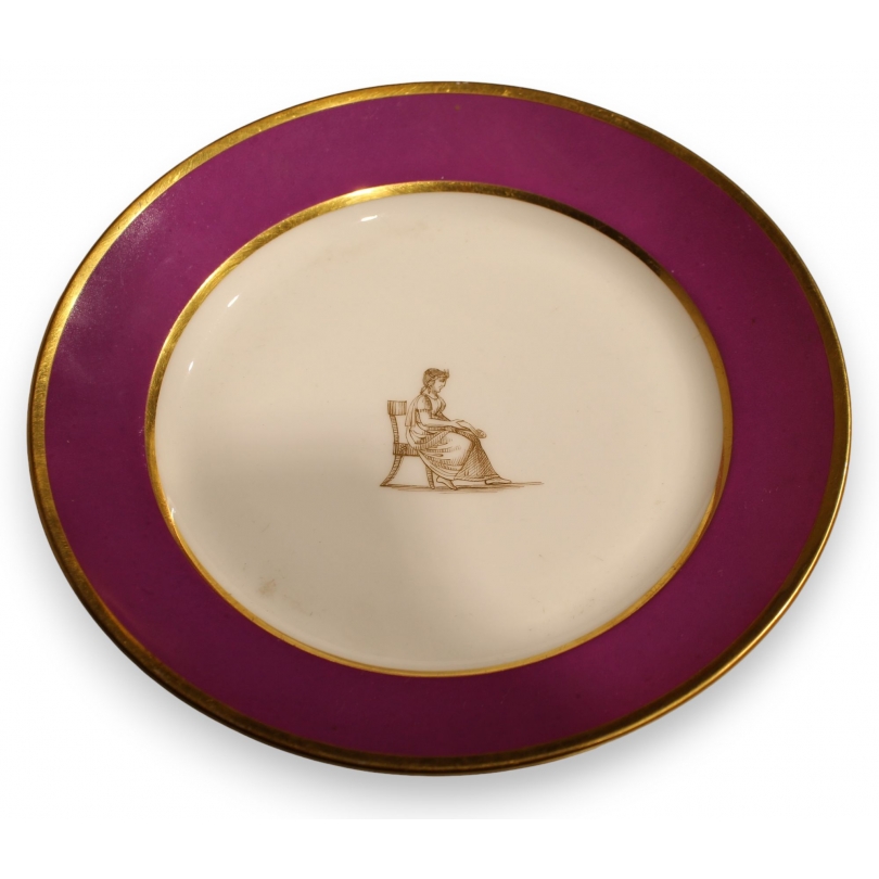 Assiette en porcelaine de Paris "Femme assise"