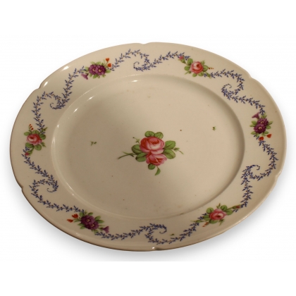 Assiette en porcelaine de Ludwigsburg décor roses
