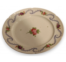 Assiette en porcelaine de Ludwigsburg décor roses