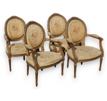 Suite de 4 fauteuils style Louis XVI dorés