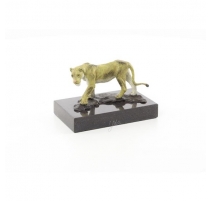 Bronze polychrome Lionne, socle en marbre