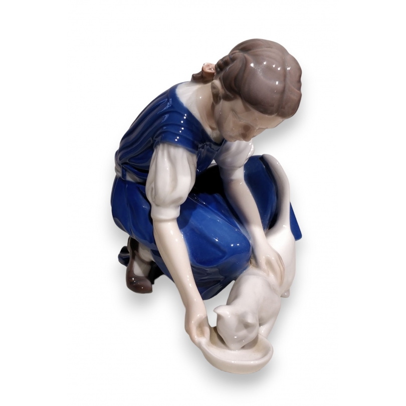 Goupe en porcelaine \"Fille et chat\" B&G