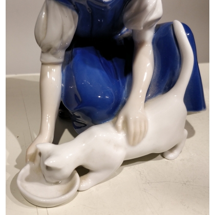 Goupe en porcelaine \"Fille et chat\" B&G