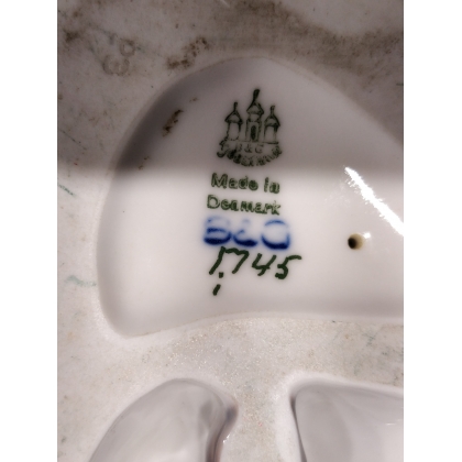 Goupe en porcelaine \"Fille et chat\" B&G