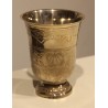 Timbale tulipe en argent décor gravé de coquilles